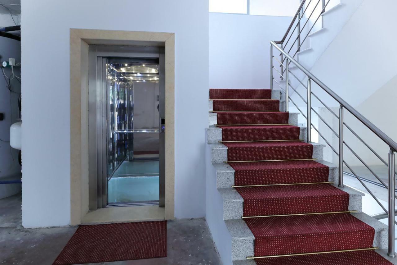 Hotel Gjuta Tirana Exterior photo
